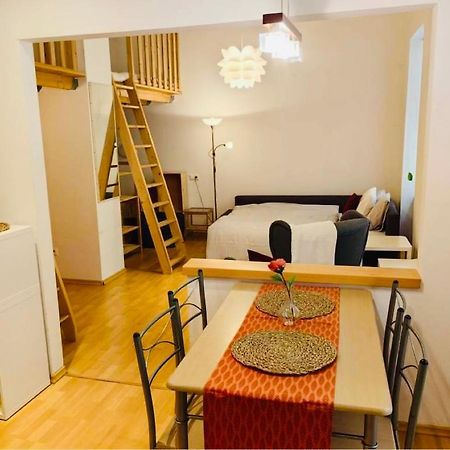 Downtown Apartment Bianca Братислава Екстериор снимка